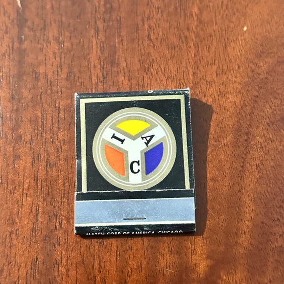 Vintage Matchbook Illinois Athletic Club of Chicago IAC Membership Relax Matches - Picture 2 of 16